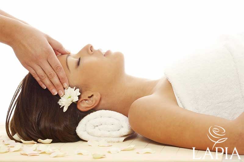 Massage mặt giúp các bà mẹ sau sinh giảm đi căng thẳng và nếp nhăn